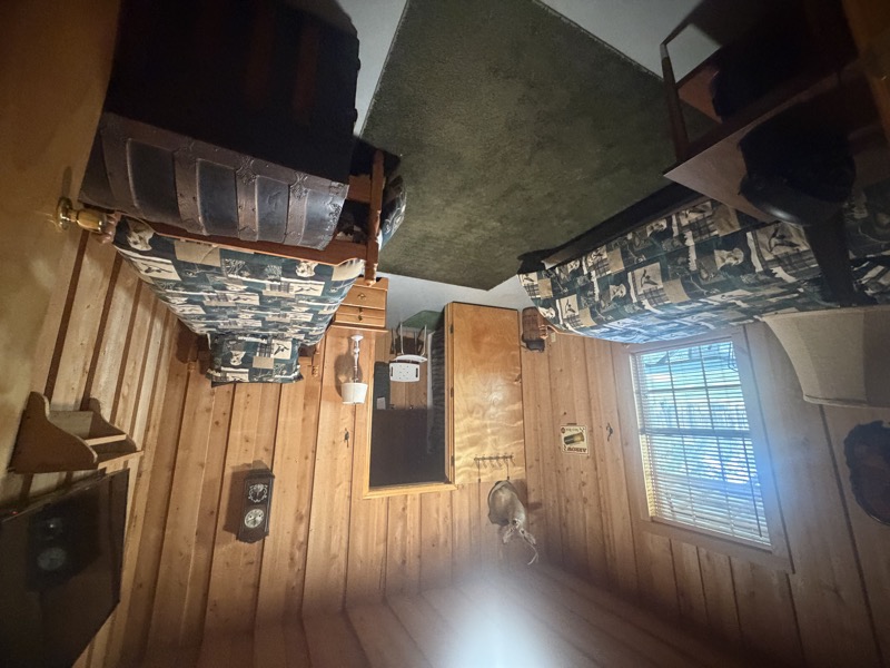 Twin bedroom with handicap access