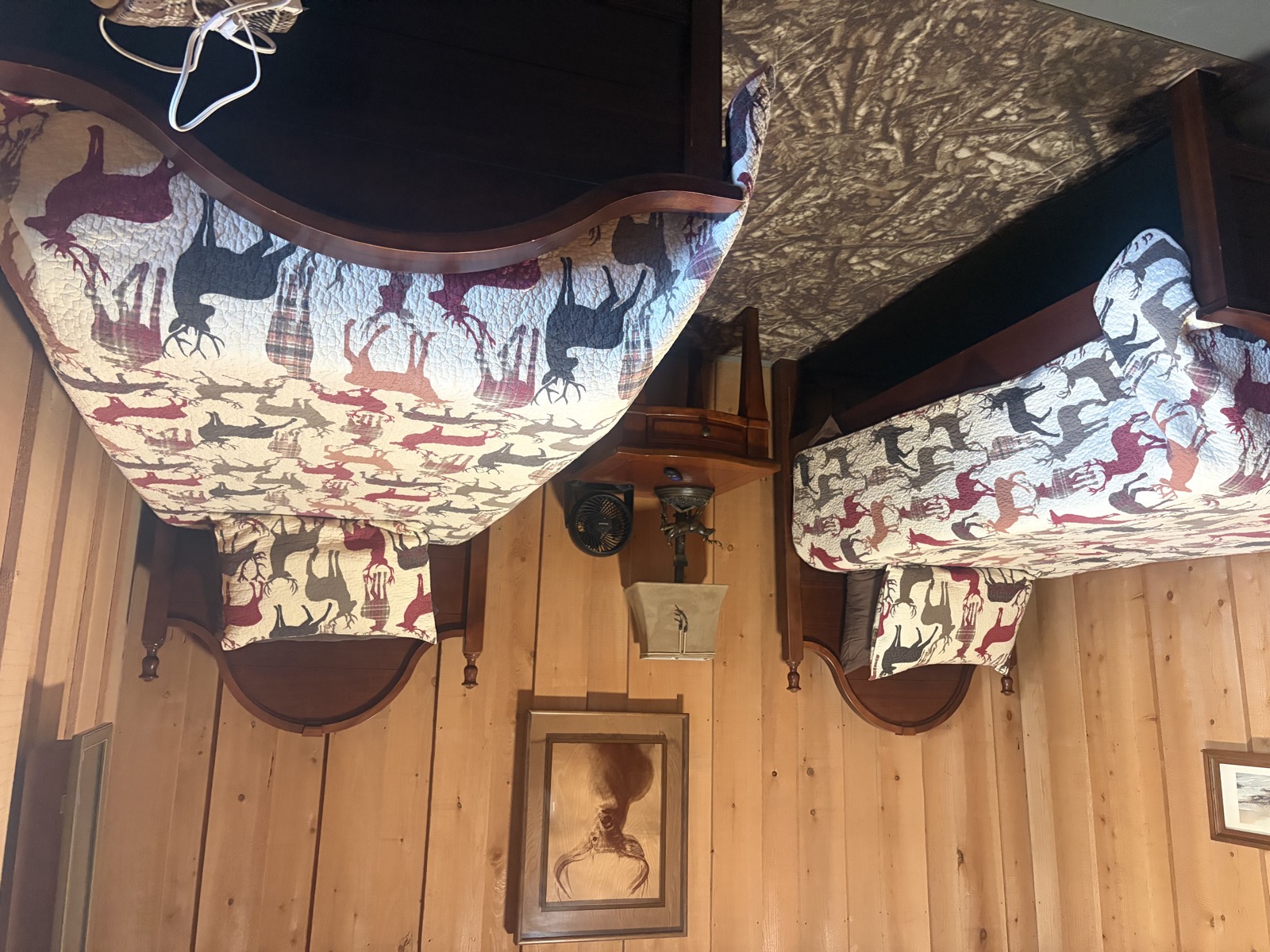 Twin bedroom at the lodge